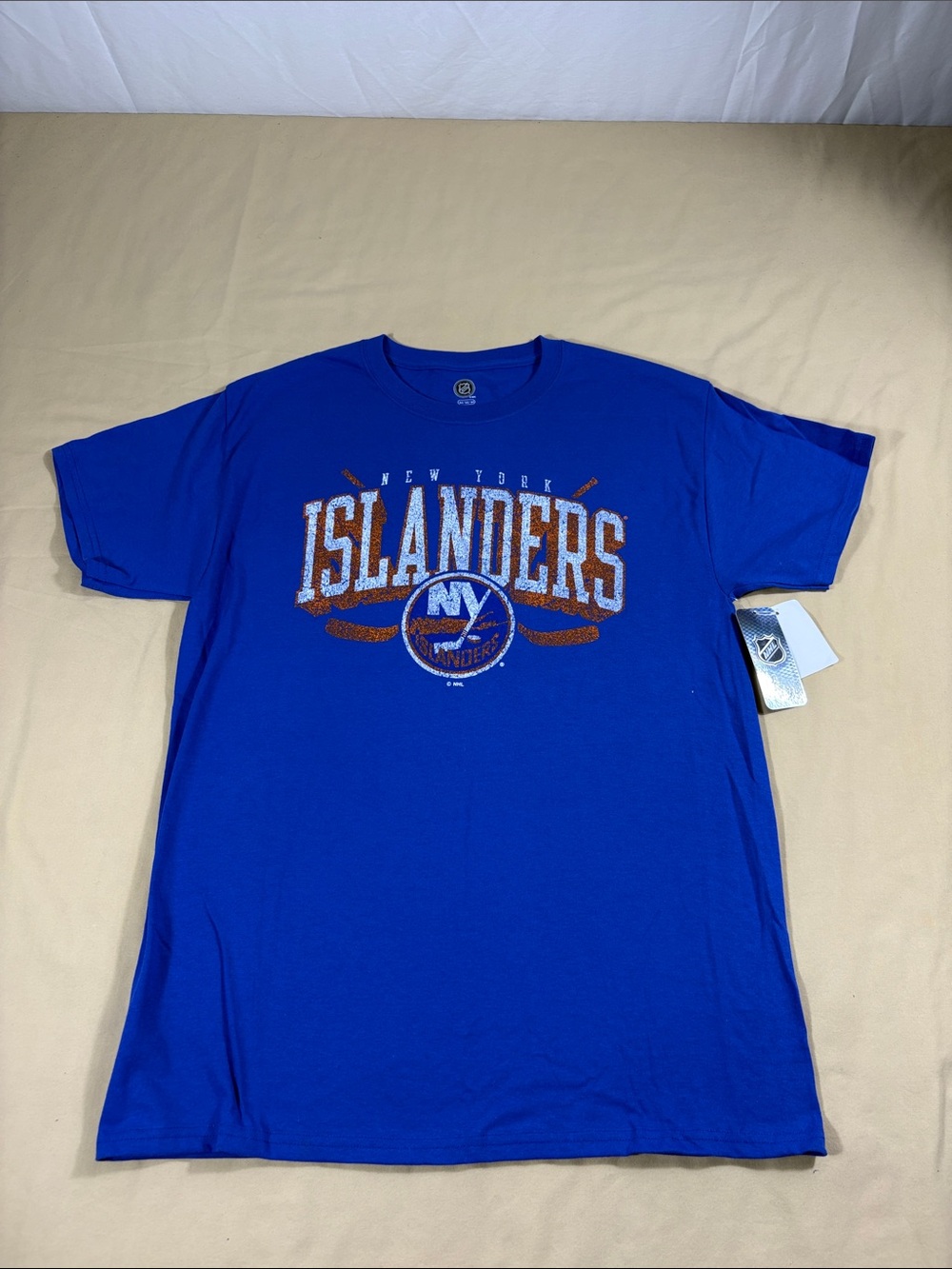 NWT New York Islanders NHL Royal Blue Distressed Vintage Graphic T-Shirt Medium